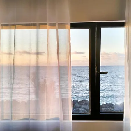 Vakantiehuis Roque Ocean House - Atlantic Serenity Escape